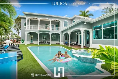 Image de Luxury Resort / Near Airport, Pool, Jacuzzi, Games