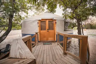 Image de Blue Jay Yurt/Cold A/C! ! /Medina River/Hot Tub/Close to Town/River Yurt Village