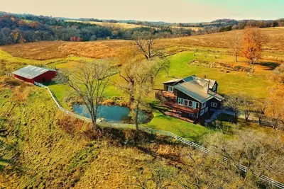 Image de 7 bedroom / 3 bath Lodge on Canoe Creek in Decorah