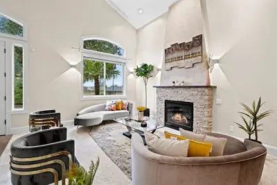 Image de Casa Woodridge: A Stylish Bellevue Retreat