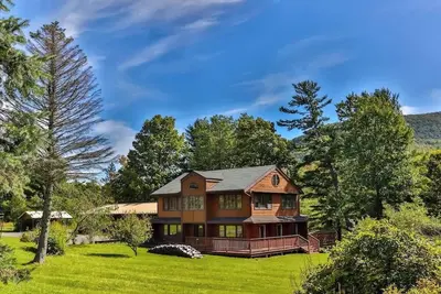 Image de Stream-Side Atrium House w/ Pool Table & 4 Cozy Efficiency Units