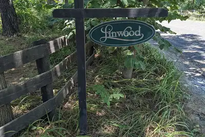 Image de Historic Aldie Farmhouse near Middleburg and Wine Country