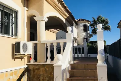 Image de 8-person spacious villa with private terraces and large pool 'Casa Viva La Vida'