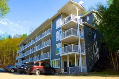 Image de Le C17: Cozy Condo in Historic Village 6 minutes from the Ski Base!