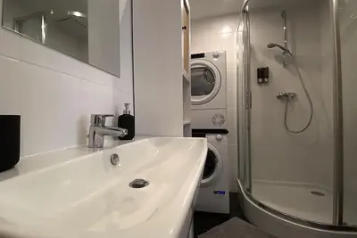 Image de 118 sqm viennese Altbau building 10 minutes from the city centre\n