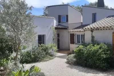 Image de Appartement Dans Maison sur Jardin Clos Avec Terrasse Ă 5 min Ă Pied de la mer