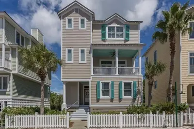 Image de Sandpiper Cottage - Fantastic Beach Front Property on Georgia Coast w/ Elevator!