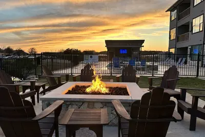 Image de Brand New- 1st Floor Possum Kingdom Lakefront Condo with Pool.