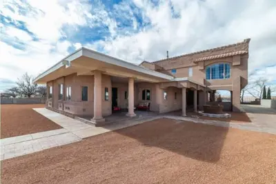 Image de Amazing Spacious Castle House!