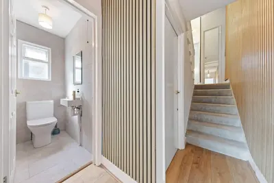 Image de The Chelsea Maisonette 3 Bedrooms House Is Situated In A Beautiful Area