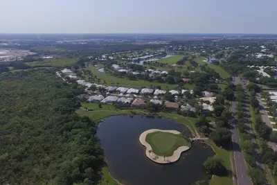 Image de Cozy 3br/2ba Lakeside Villa Close To Area Beaches - Happy Trails