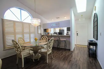 Image de Charming 2 Br home 5 minutes from Anna Maria Island - Don't Worry Beach Happy