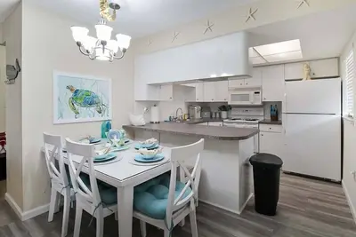 Image de 2 Br / 2 Ba second story condo close to beaches - The Sand Dune