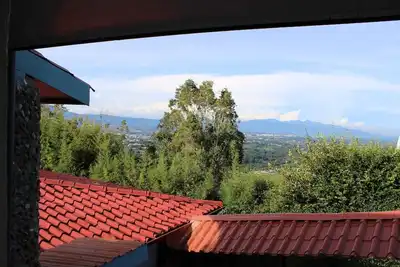 Image de Wonderful climate at 4000ft. Great views of the entire Central Valley!