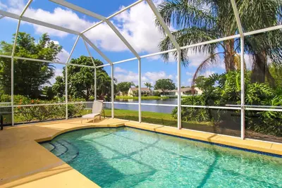 Image de Sabal Harbour pool home with lake views - Harbour Happiness