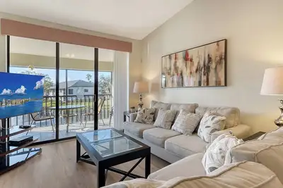 Image de Lakefront 2br condo near Img  Pool  Pickleball  Tennis Tropical Gulf Retreat