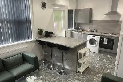 Image de 5 bedroom- Stunning Townhouse in City Centre near Alton Towers & Peak District