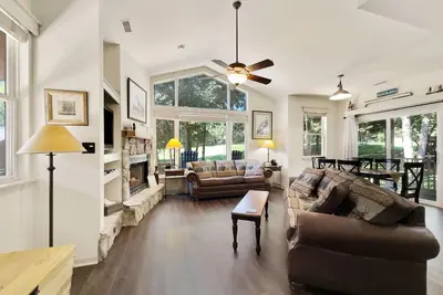 Image de Cozy cottage inside the Premier Old Kinderhook Golf Resort