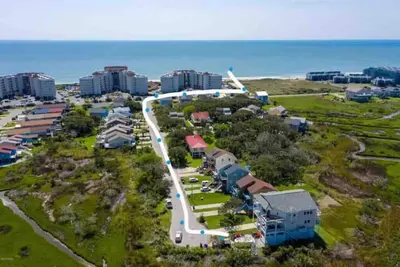 Image de Walking Distance From Beach W Views. Dog Friendly