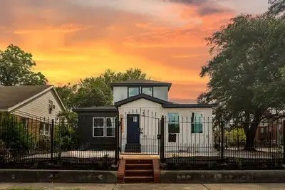 Image de Gated 5br Duplex Med Center Downtown Nrg