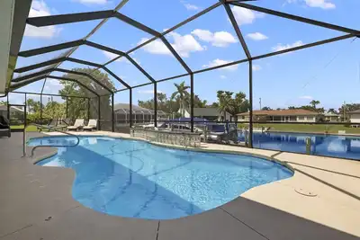 Image de Villa Andrea - Almost 2, 700 sqft heated pool home on triple lot w/sailboat access! - Swfl Rentals