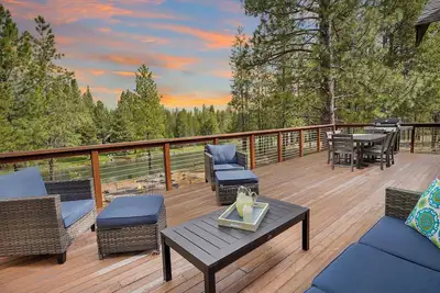 Image de On the River with 2 Living Areas, Game Room, A/C and so much more! Bvr43