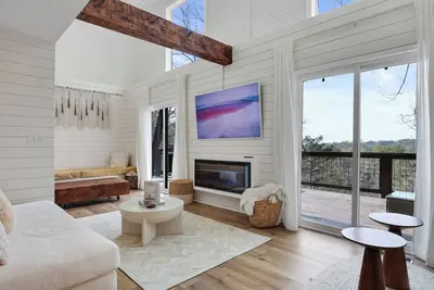 Image de Modern mountain cabin sleeps 6-8 with hot tub