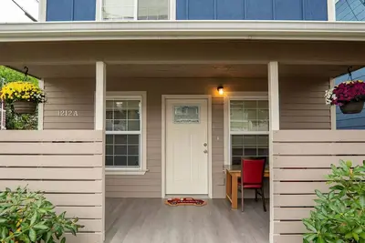 Image de New Tacoma Home Near Hospitals and Downtown