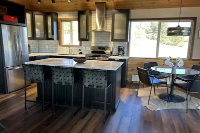 Image de Secluded Cabin with Breathtaking Views on 3 Acres
