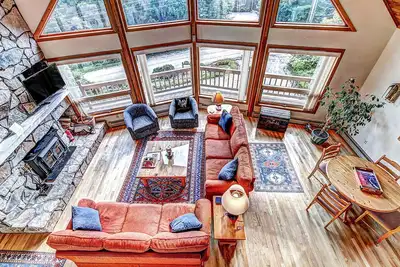 Image de New! Perfect Stratton Mountain Chalet with Hot Tub