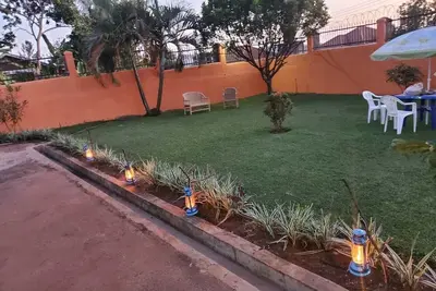 Image de 10 mins from Entebbe international Airport & beaches. 6 mins➡️town, Malls & zoo