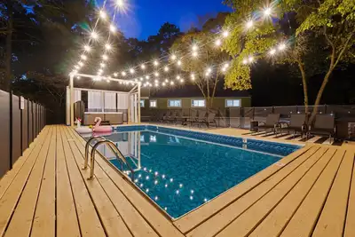 Image de Stonecrest: Huge Hot Tub, Pool, Firepit Courtyard, Next to Arabia Mountain