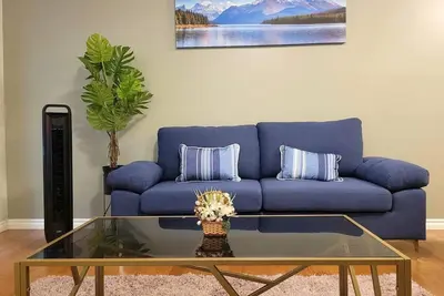 Image de Home in Downtown Edmonton - 2 Beds & Office Space\n