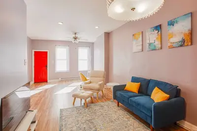 Image de Minutes away from Center City! Modern Home Pet-Friendly!