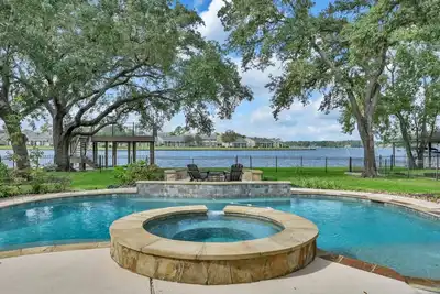 Image de Luxury Waterfront Home with 2 Primary Suites, Pool, Spa, Boat Dock & Breathtaking Views!