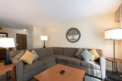 Image de 2 Spacious Units | Full Kitchens & Pool Access | Ramona San Diego