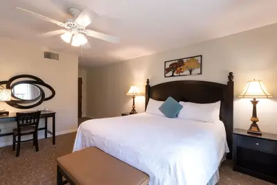 Image de A Place You'll Surely Enjoy! 2 Relaxing Units, Free Parking, Full Kitchen!