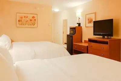 Image de Best Place to Unwind! 3 Comfortable Units, Onsite Pool, Free Breakfast!