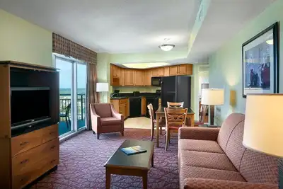 Image de Unique One Bdrm Condo with Sunsets and City Views