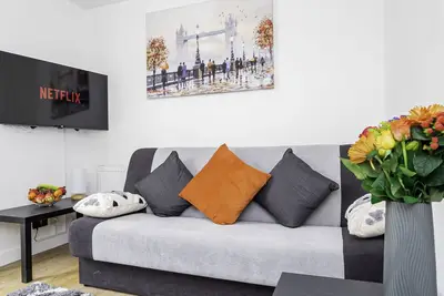 Image de This bungalow is a 4 bedroom(s), 3 bathrooms, located in Basingstoke, .