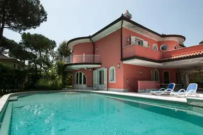 Image de Villa à Forte Dei Marmi avec 5 chambres à coucher, 10 couchages