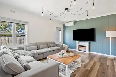 Image de Tootgarook  Beach retreat today and experience the epitome of beachside luxury