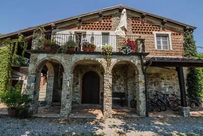 Image de Farmhouse with Farm in the hills of Barga: Il Loggiato