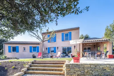 Image de Villa de Charme Face au Ventoux, à 1km du Village Avec Piscine Chauffée