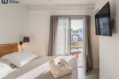 Bh182 - C - Suite Paros