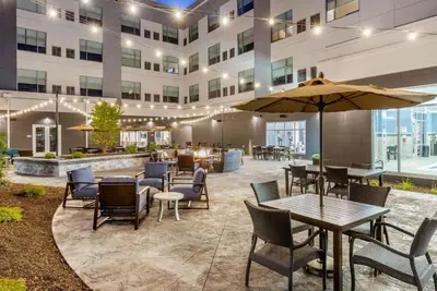 Image de Visit our modern hotel room on your next trip to the Quad Cities