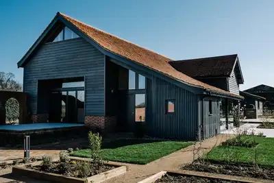 Image de Luxury Farm Barn with Copper Top Bar and Hot Tub - Located in Rural Suffolk