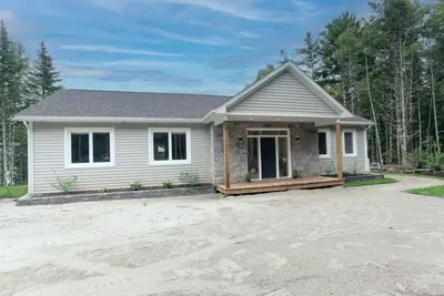 Image de Moon Shadow Modern Lakehouse