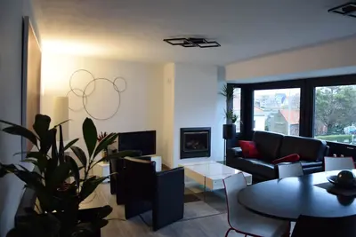 Image de Newly renovated apartment overlooking a park, 15 km from Bruges.
