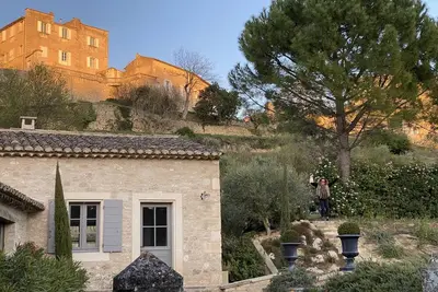 Image de Très jolie maison avec terrasse/jardin, 2 chbres, 4 couchages, Ménerbes (84)